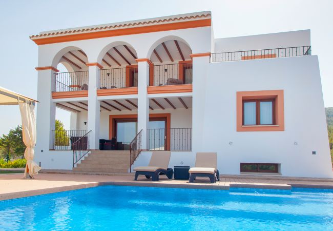 Villa in San Rafael de Sa Creu/ Sant Rafael de Sa Creu - VILLA BENIMUSA