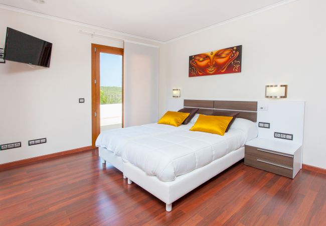 Villa in San Rafael de Sa Creu/ Sant Rafael de Sa Creu - VILLA BENIMUSA