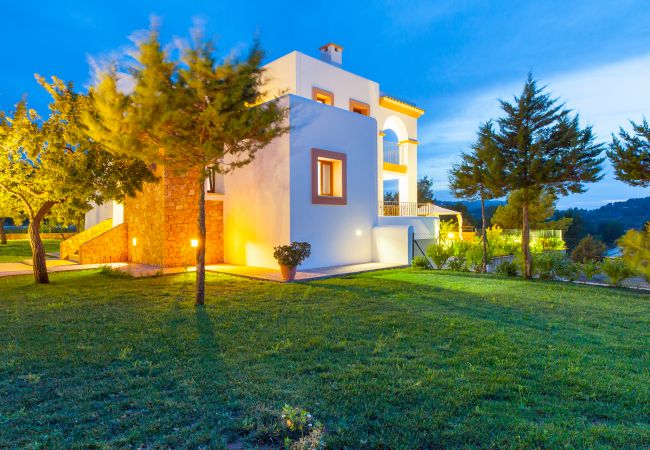 Villa in San Rafael de Sa Creu/ Sant Rafael de Sa Creu - VILLA BENIMUSA