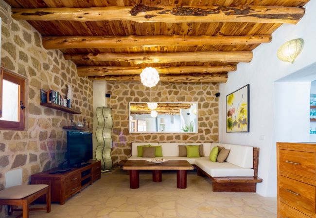 Cottage in Sant Josep de Sa Talaia - VILLA BONITA